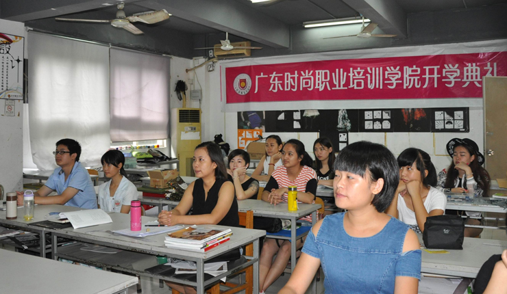 香港服裝學院廣東時尚學院舉行服裝設(shè)計專業(yè)新生開學典禮現(xiàn)場