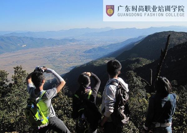 藝術(shù)之旅 在游歷中學習：香港服裝學院向羽中老師訪談