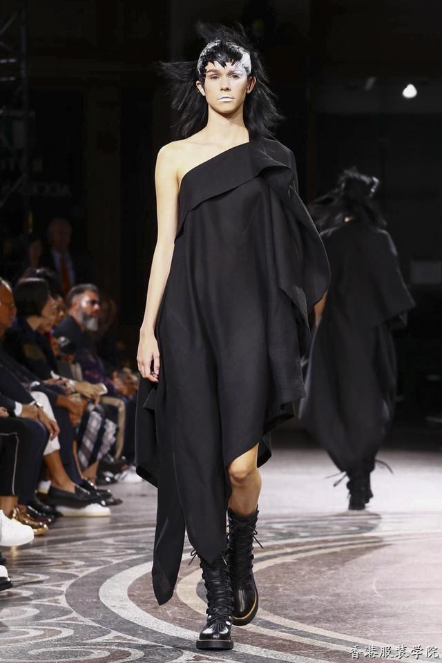 山本耀司的黑色幽默 Yohji Yamamoto2017春夏女裝系列發(fā)布