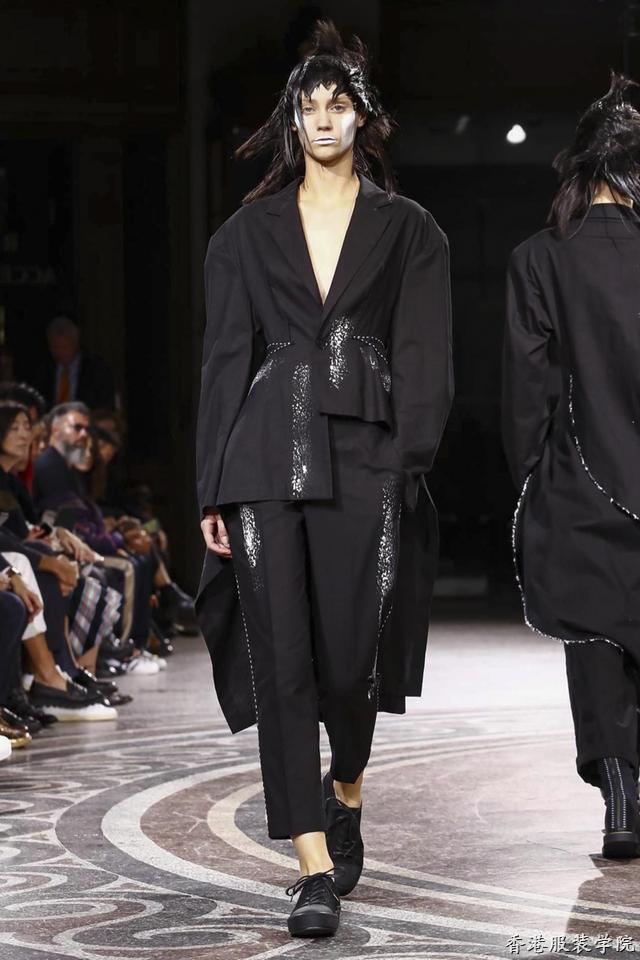 山本耀司的黑色幽默 Yohji Yamamoto2017春夏女裝系列發(fā)布